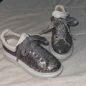 ALEXANDER MCQUEENS KIDS Sparkly Silver Sneakers